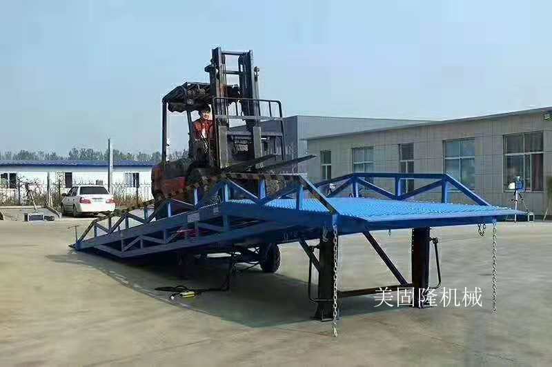 鞍山移动式登车桥价格